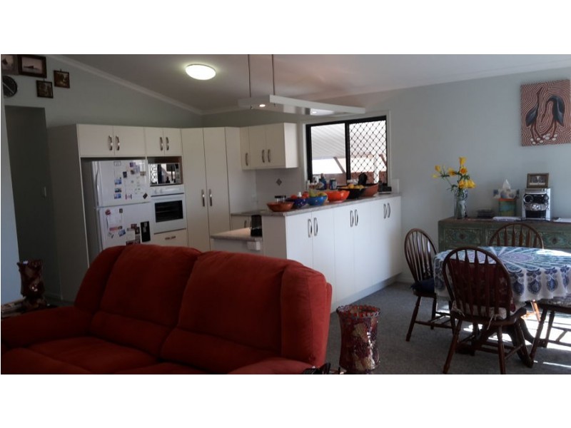 171 Seabreeze Drive, GOLDEN SHORES, Urraween QLD 4655