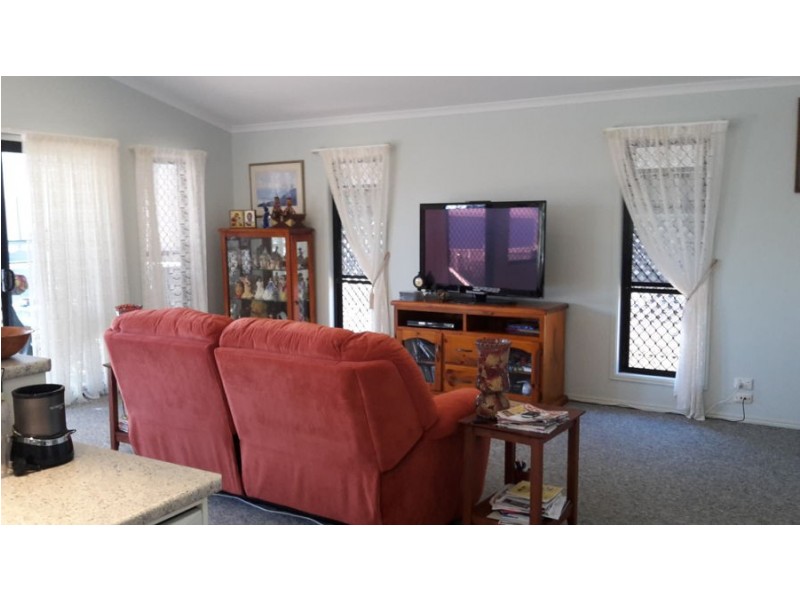 171 Seabreeze Drive, GOLDEN SHORES, Urraween QLD 4655