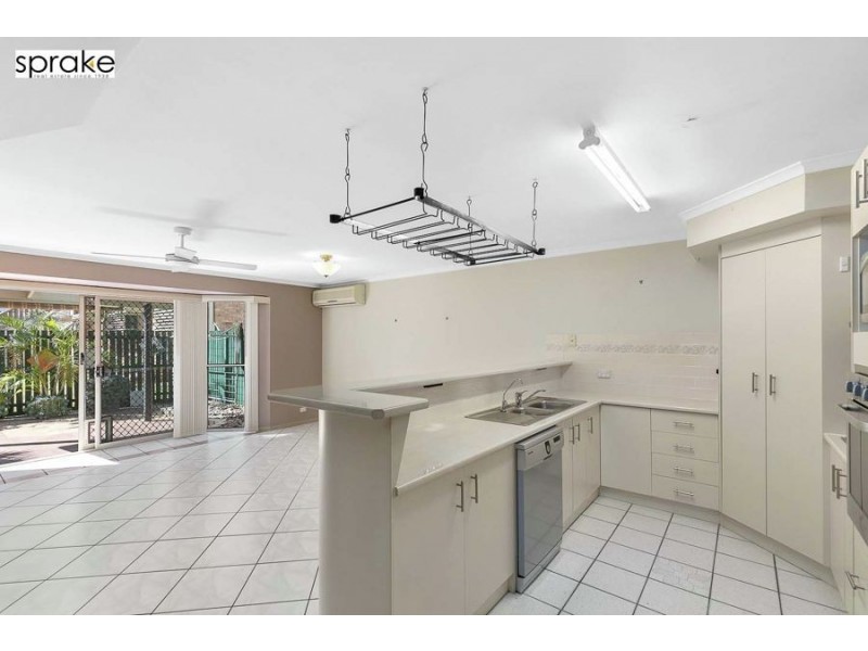 2/7 Hervey Street, Scarness QLD 4655