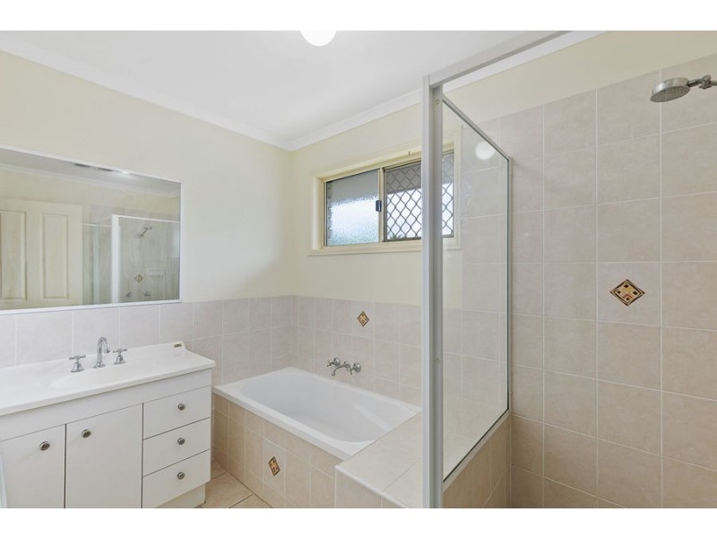 6 Kestrel Court, Eli Waters QLD 4655
