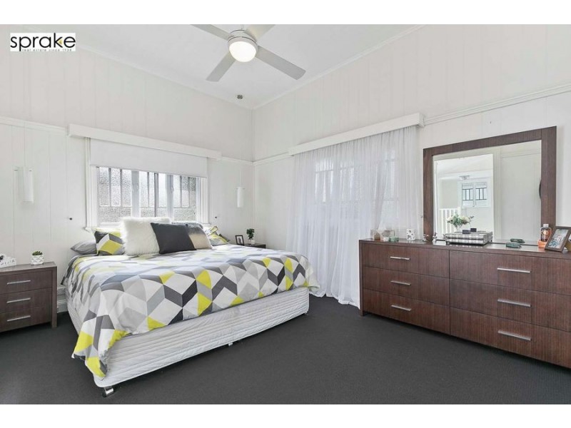 34 Robert Street, Torquay QLD 4655