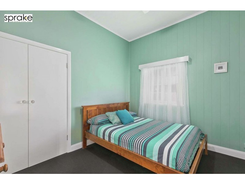 34 Robert Street, Torquay QLD 4655