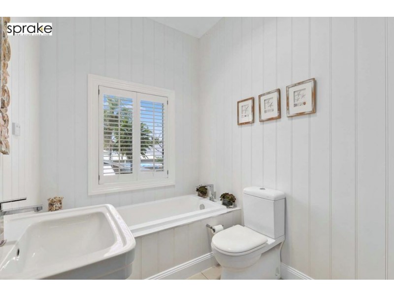 34 Robert Street, Torquay QLD 4655