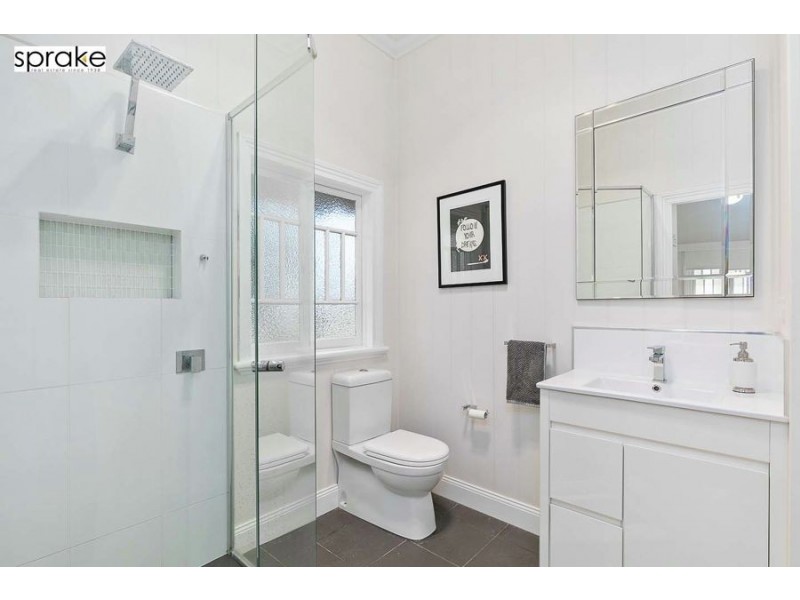 34 Robert Street, Torquay QLD 4655