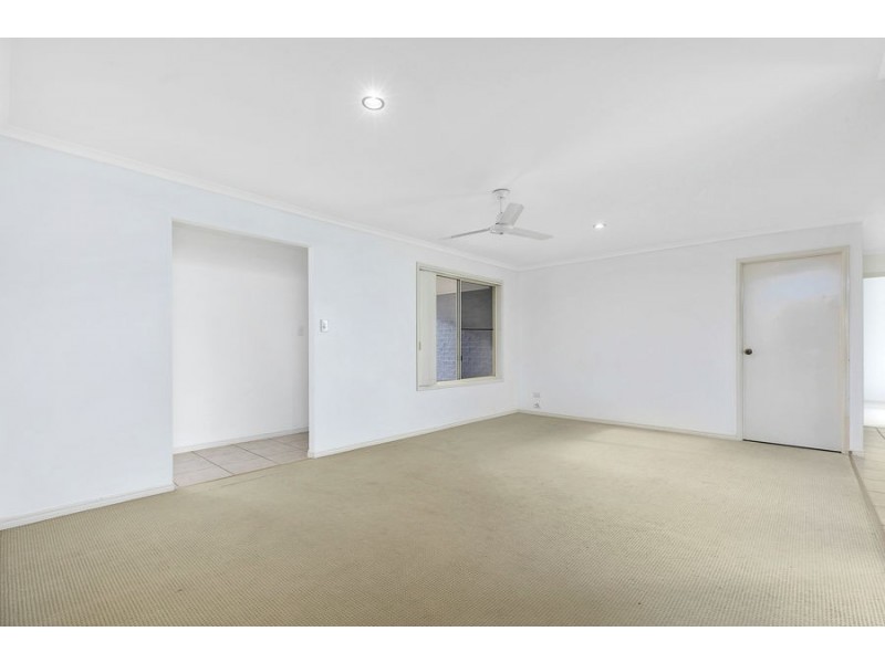 6 Sirius Court, Eli Waters QLD 4655