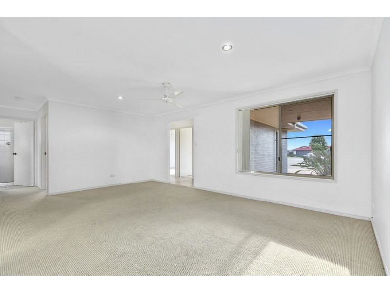 6 Sirius Court, Eli Waters QLD 4655
