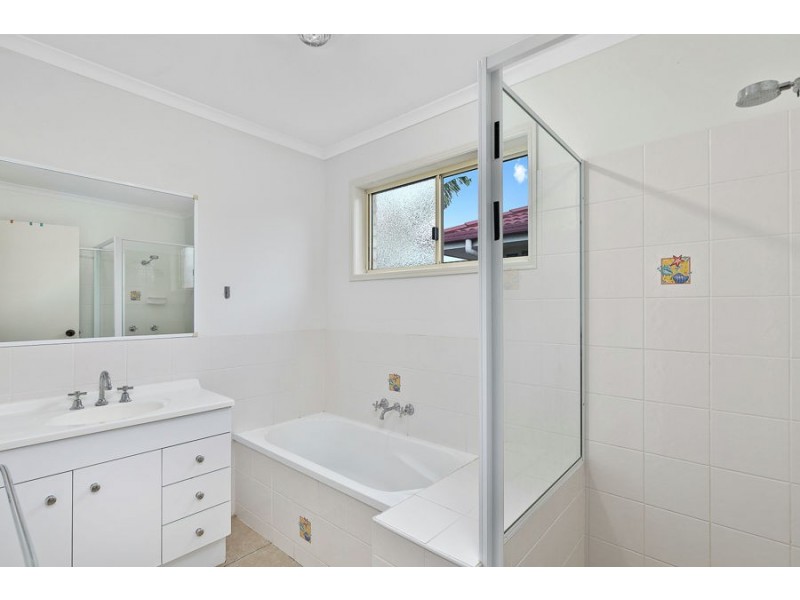 6 Sirius Court, Eli Waters QLD 4655