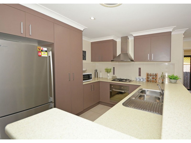 24 Parraweena Court, Point Vernon QLD 4655