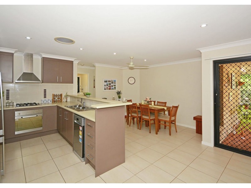 24 Parraweena Court, Point Vernon QLD 4655