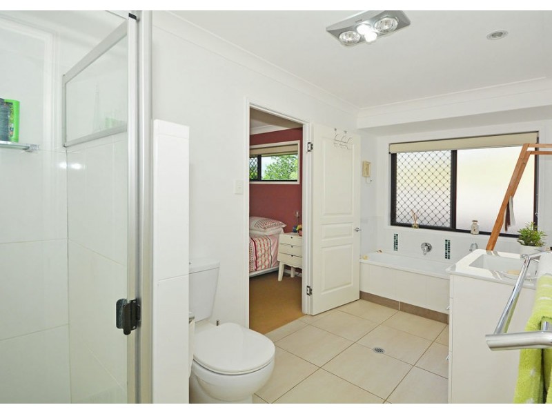 24 Parraweena Court, Point Vernon QLD 4655