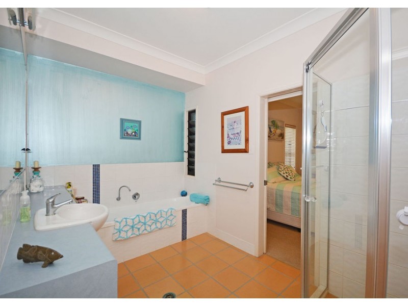 9 Montrose Close, Point Vernon QLD 4655