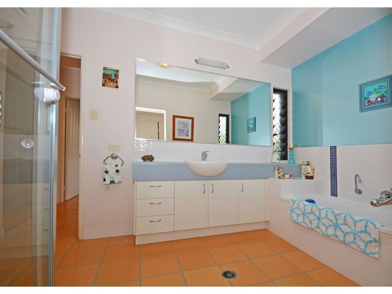 9 Montrose Close, Point Vernon QLD 4655