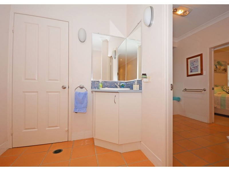 9 Montrose Close, Point Vernon QLD 4655