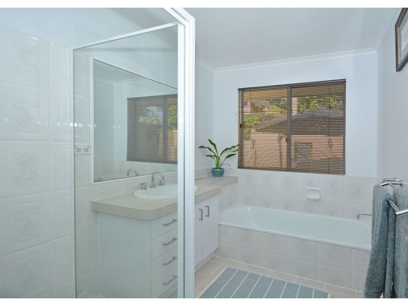 4 Tudor Avenue, Urraween QLD 4655