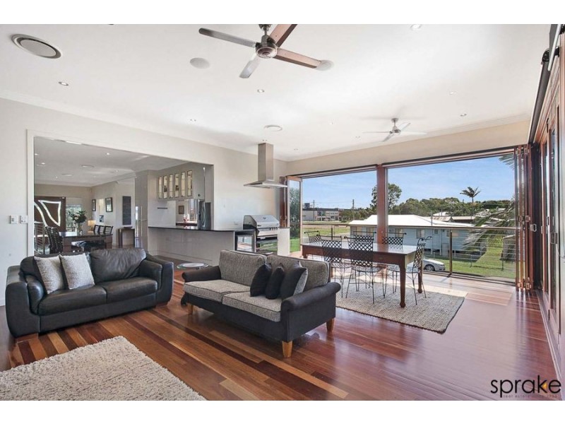 16 Pilot Street, Urangan QLD 4655