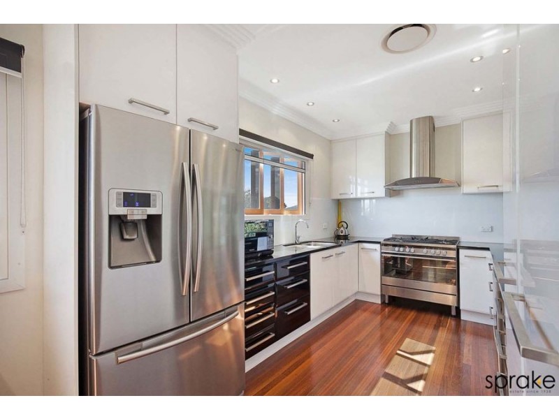 16 Pilot Street, Urangan QLD 4655