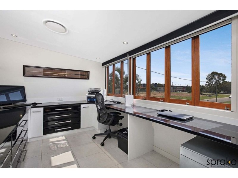 16 Pilot Street, Urangan QLD 4655