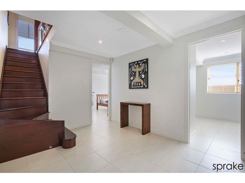 16 Pilot Street, Urangan QLD 4655