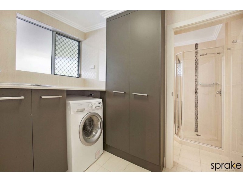 16 Pilot Street, Urangan QLD 4655