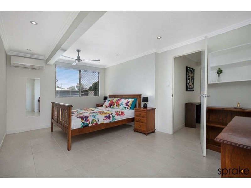 16 Pilot Street, Urangan QLD 4655