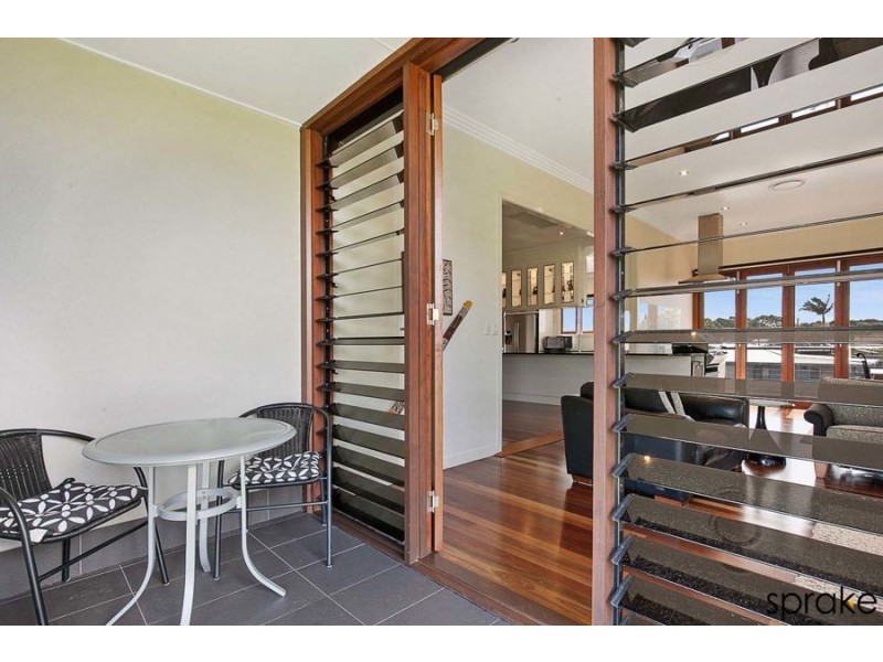16 Pilot Street, Urangan QLD 4655