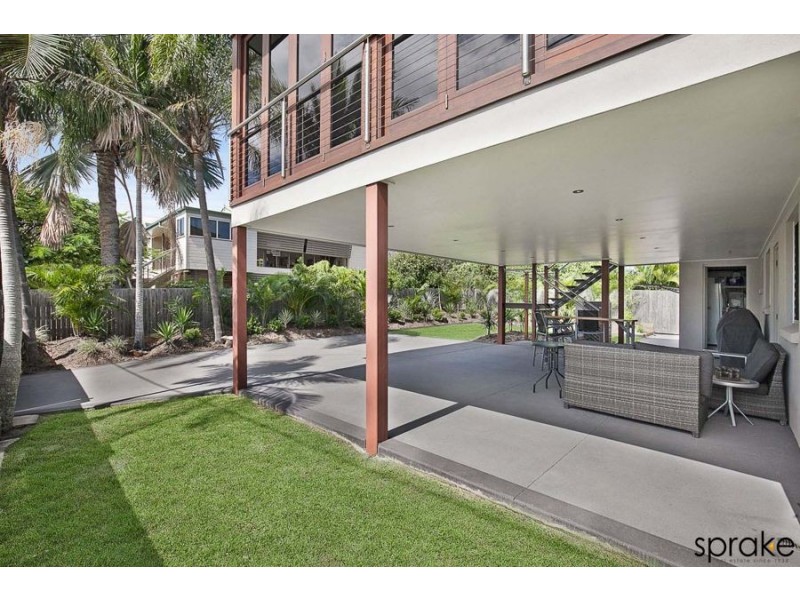16 Pilot Street, Urangan QLD 4655