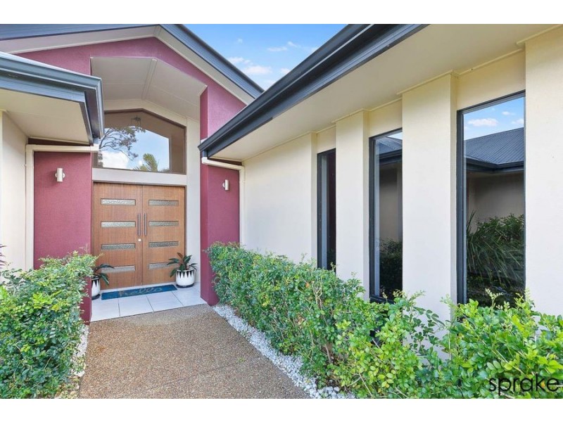2/34 Hughes Road, Urangan QLD 4655