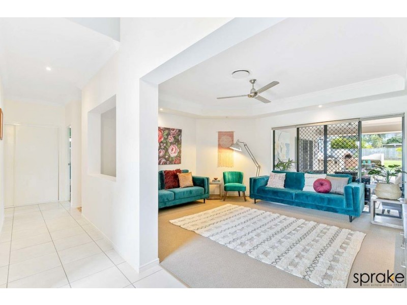 2/34 Hughes Road, Urangan QLD 4655