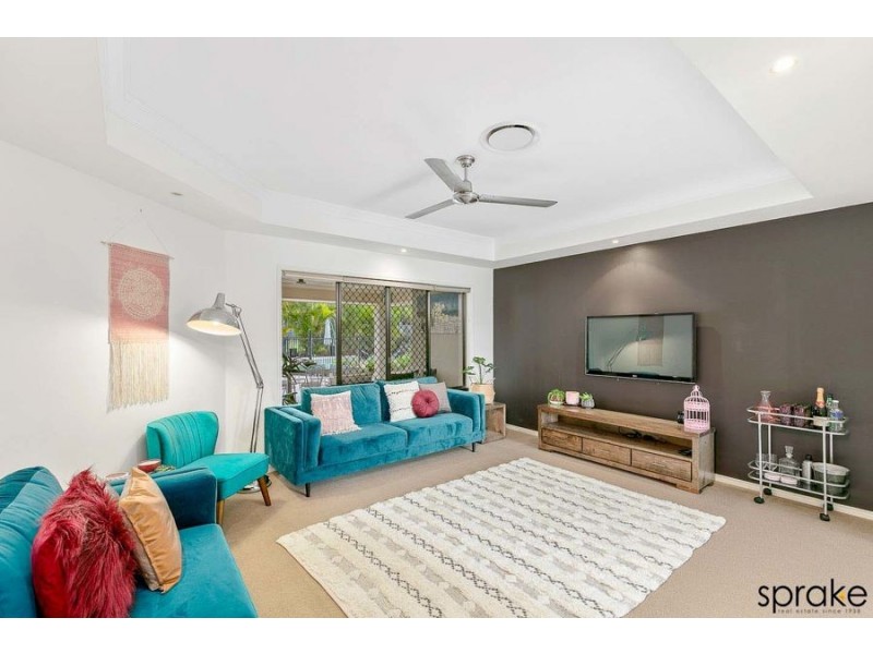2/34 Hughes Road, Urangan QLD 4655