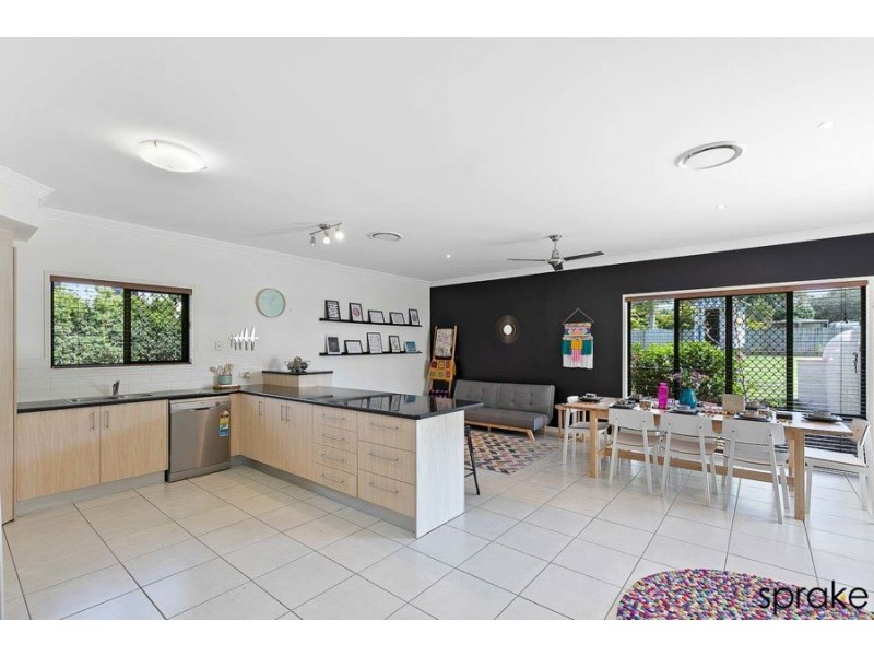 2/34 Hughes Road, Urangan QLD 4655