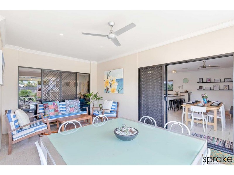 2/34 Hughes Road, Urangan QLD 4655