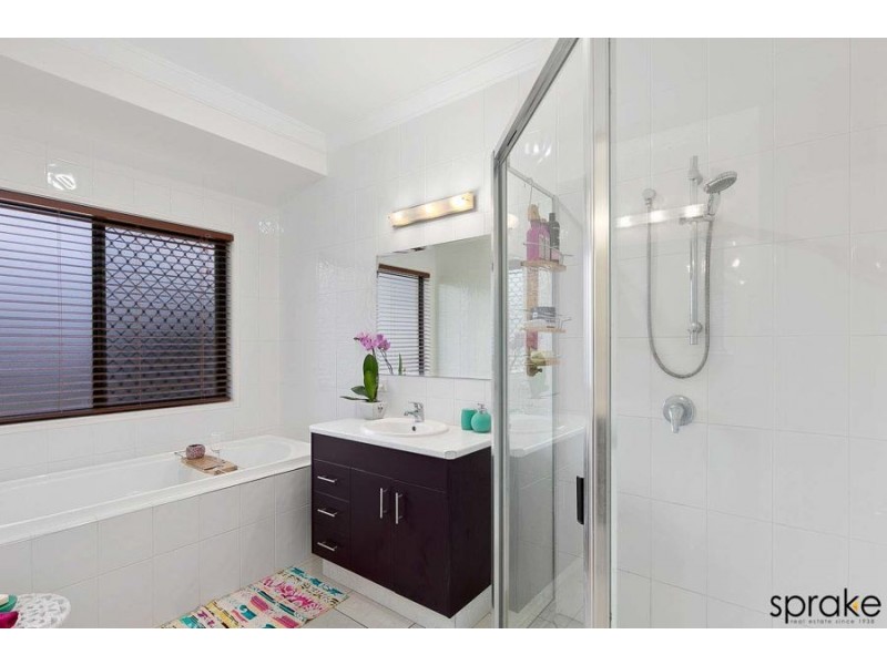 2/34 Hughes Road, Urangan QLD 4655