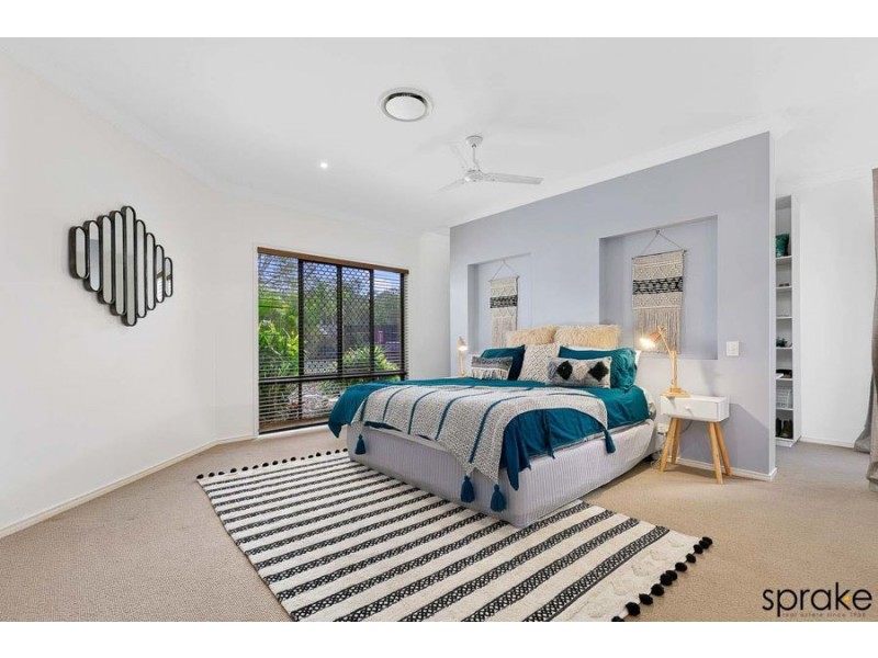 2/34 Hughes Road, Urangan QLD 4655