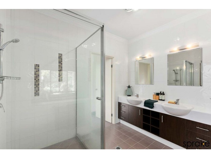 2/34 Hughes Road, Urangan QLD 4655