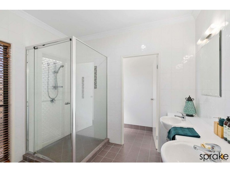 2/34 Hughes Road, Urangan QLD 4655