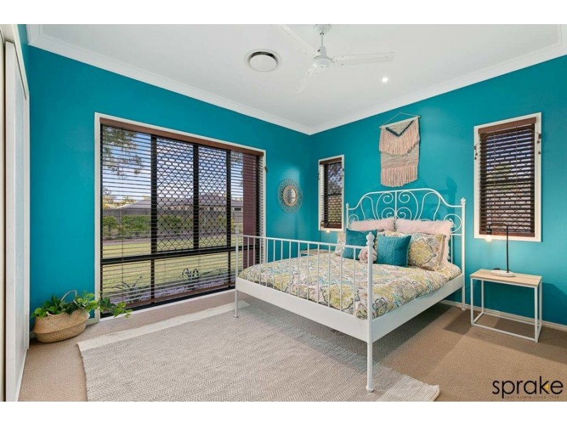 2/34 Hughes Road, Urangan QLD 4655