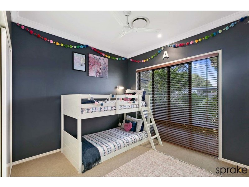 2/34 Hughes Road, Urangan QLD 4655