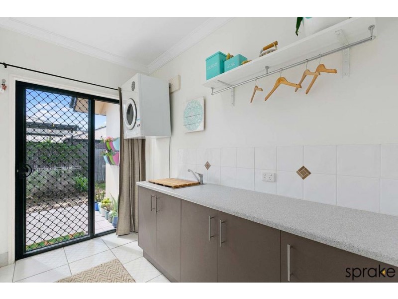 2/34 Hughes Road, Urangan QLD 4655