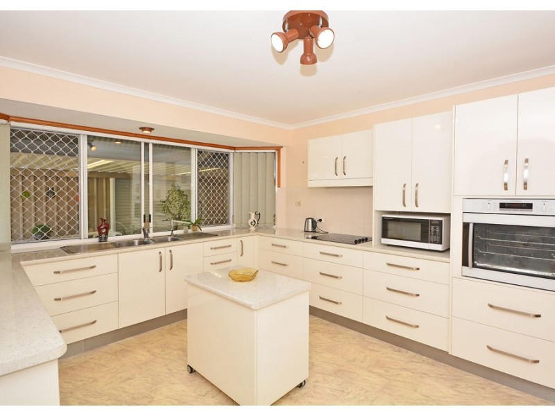 76 Alexander Street, Urangan QLD 4655