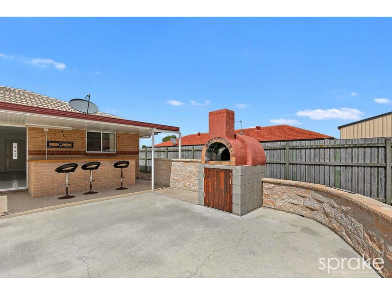 4 Sirius Court, Eli Waters QLD 4655