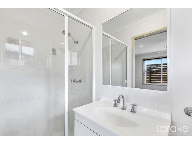 4 Sirius Court, Eli Waters QLD 4655