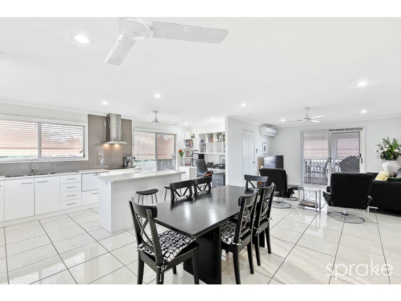 64 Hibiscus Street, Urangan QLD 4655