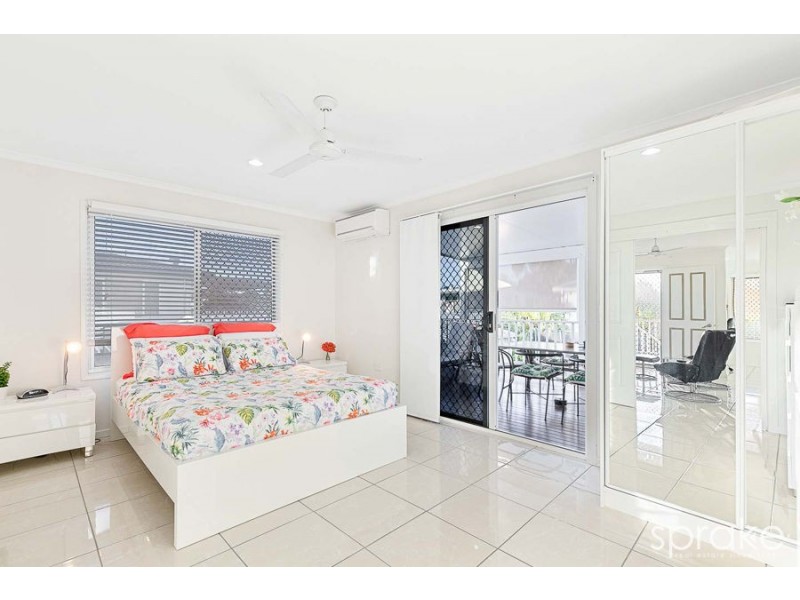 64 Hibiscus Street, Urangan QLD 4655