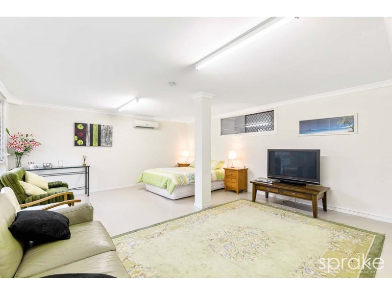 64 Hibiscus Street, Urangan QLD 4655