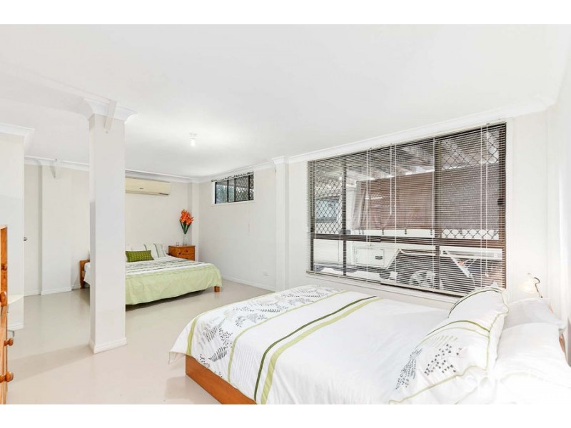 64 Hibiscus Street, Urangan QLD 4655