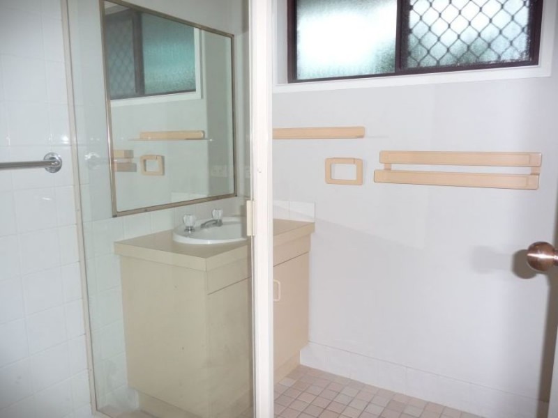33 Ocean Street, Torquay QLD 4655