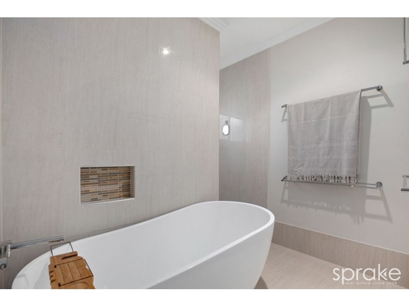 10 Pinnacle Court, Craignish QLD 4655