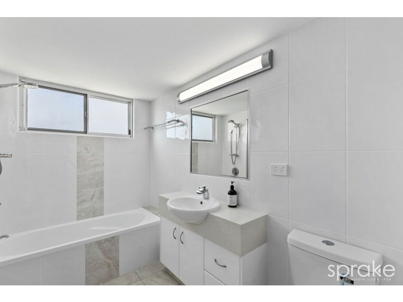 27/397 Esplanade, Torquay QLD 4655