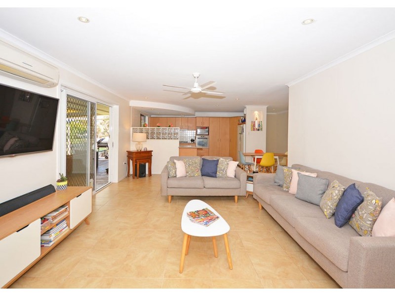 44 Senorita Parade, Urangan QLD 4655