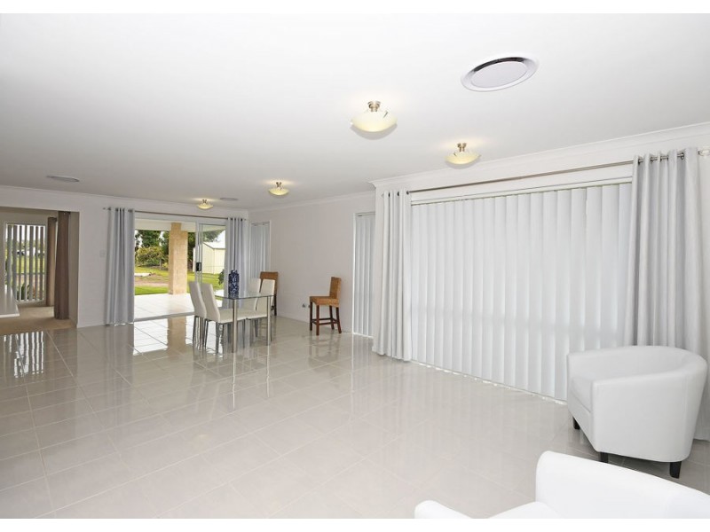 30 Windjammer Circuit, River Heads QLD 4655